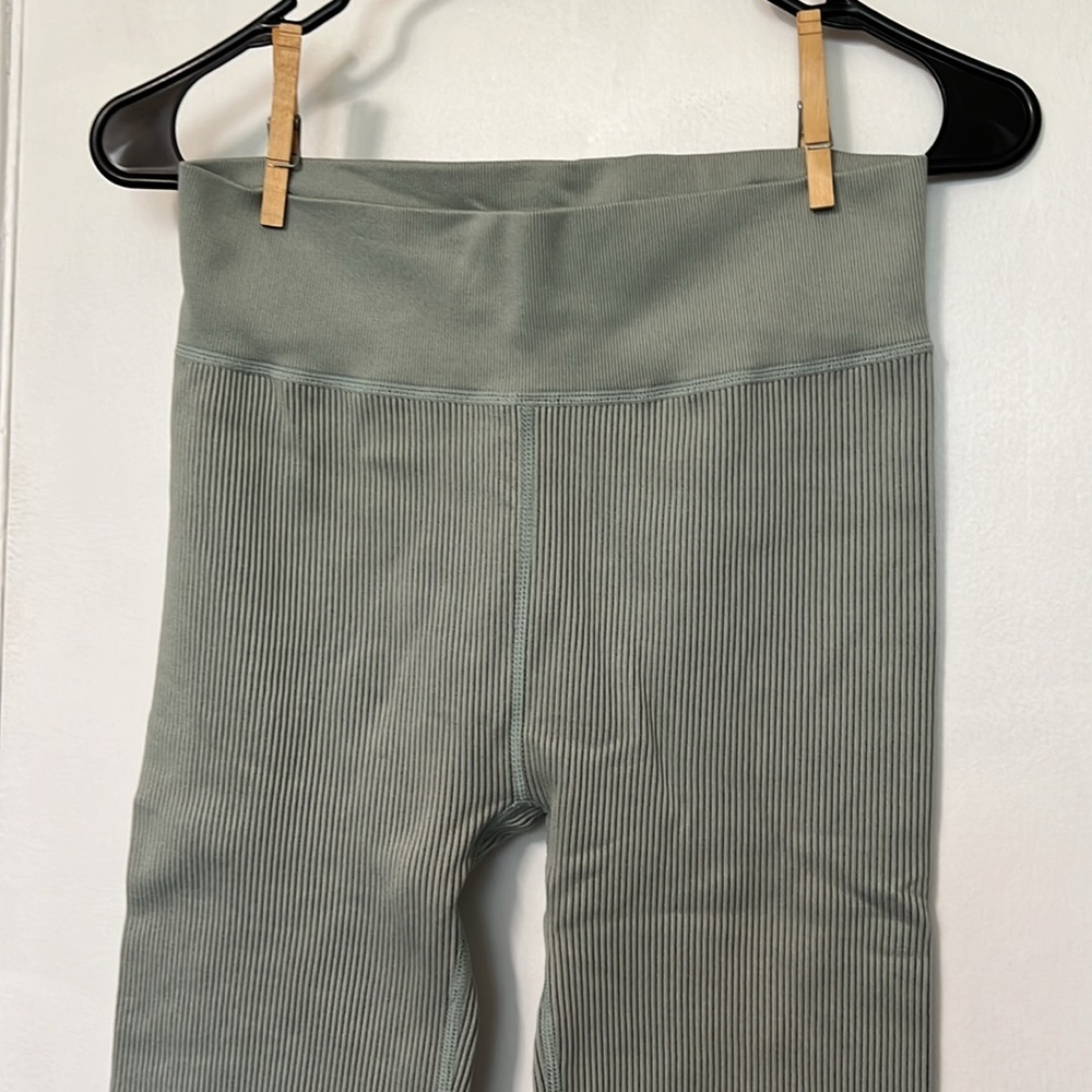 Calvin Klein Workout Set - Picture 3 of 3